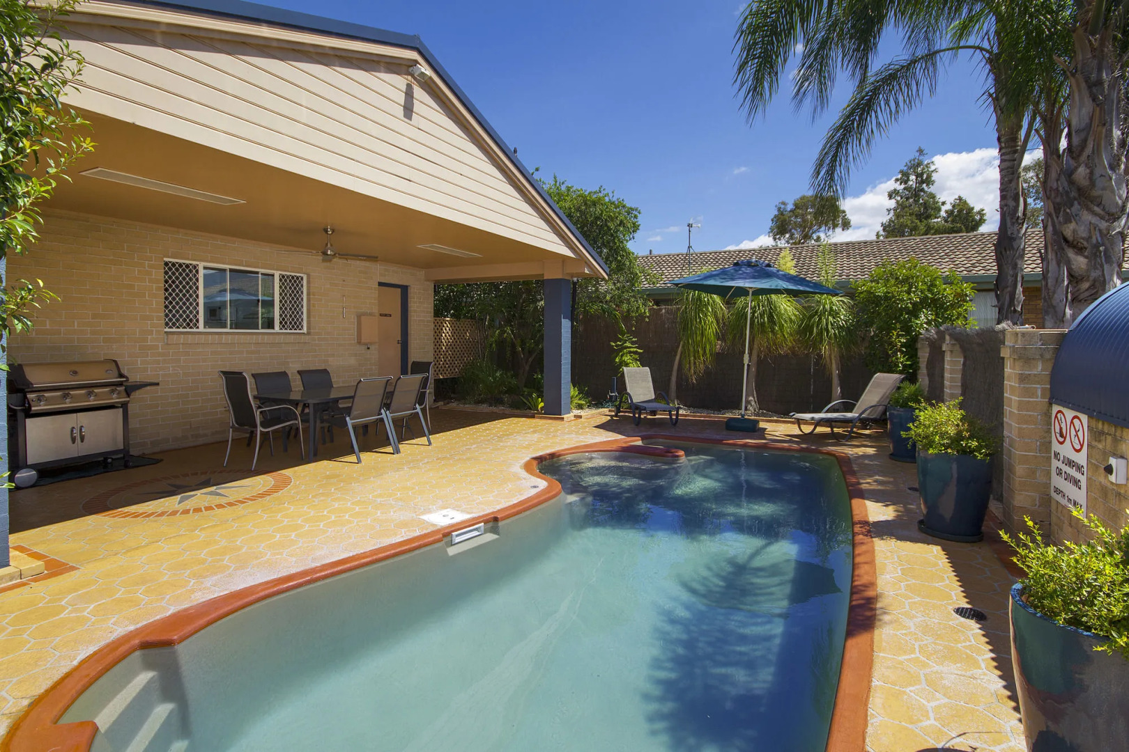 Edward Parry Motel & Apartments