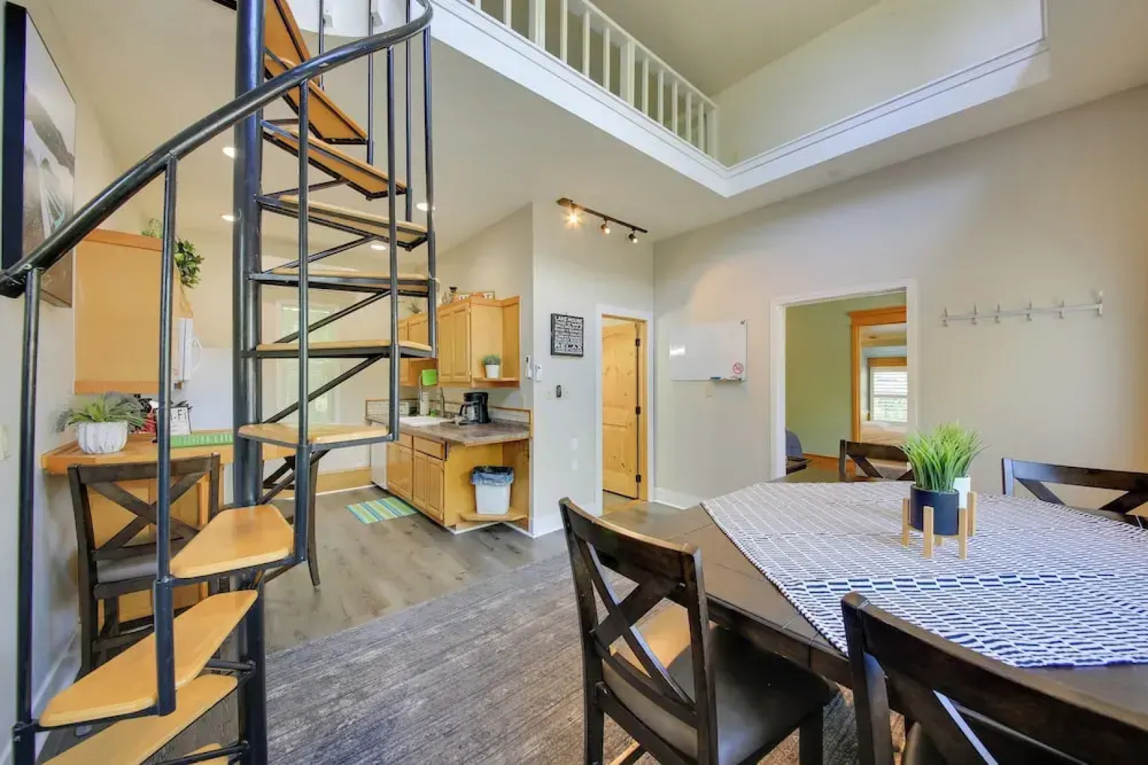 ~14 Mi to Schweitzer Mtn: Lakefront Home