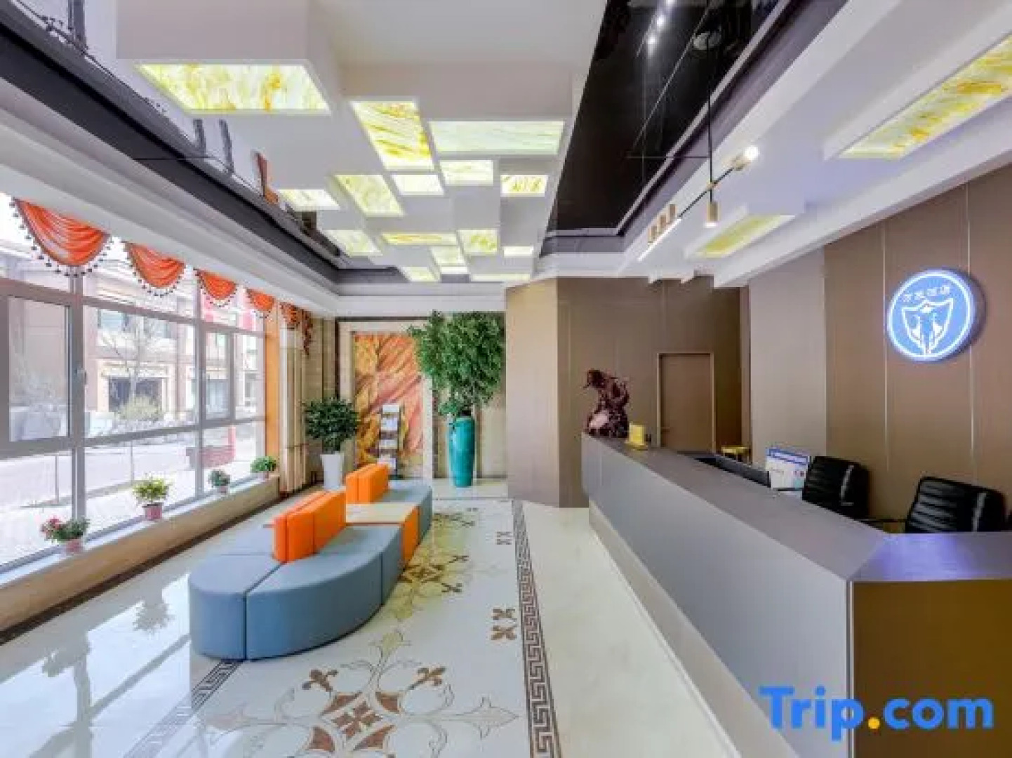 Vientiane Taoyuan Holiday Hotel (Colorful Danxia Scenic Area Branch)