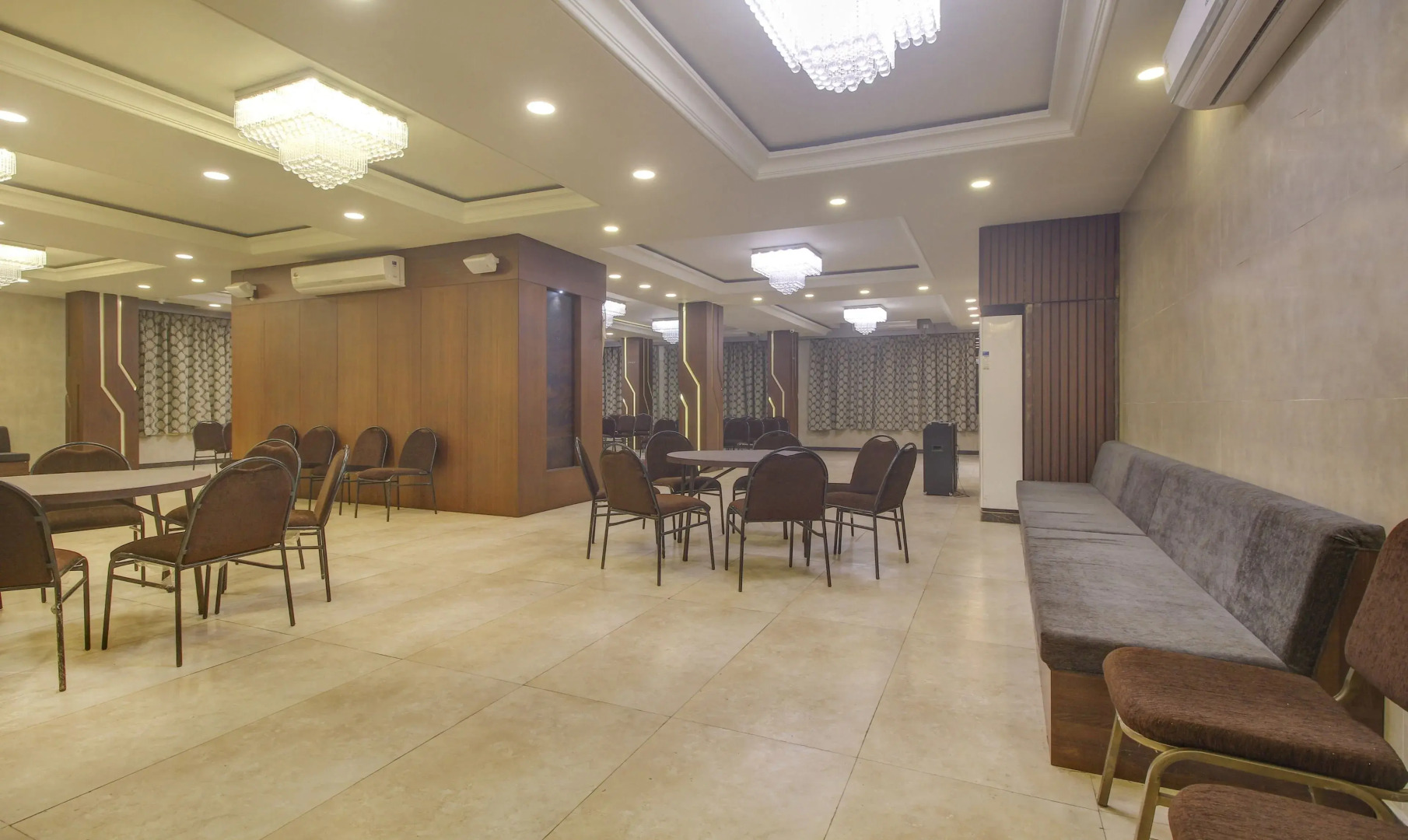 Itsy by Treebo - Golden Fiesta