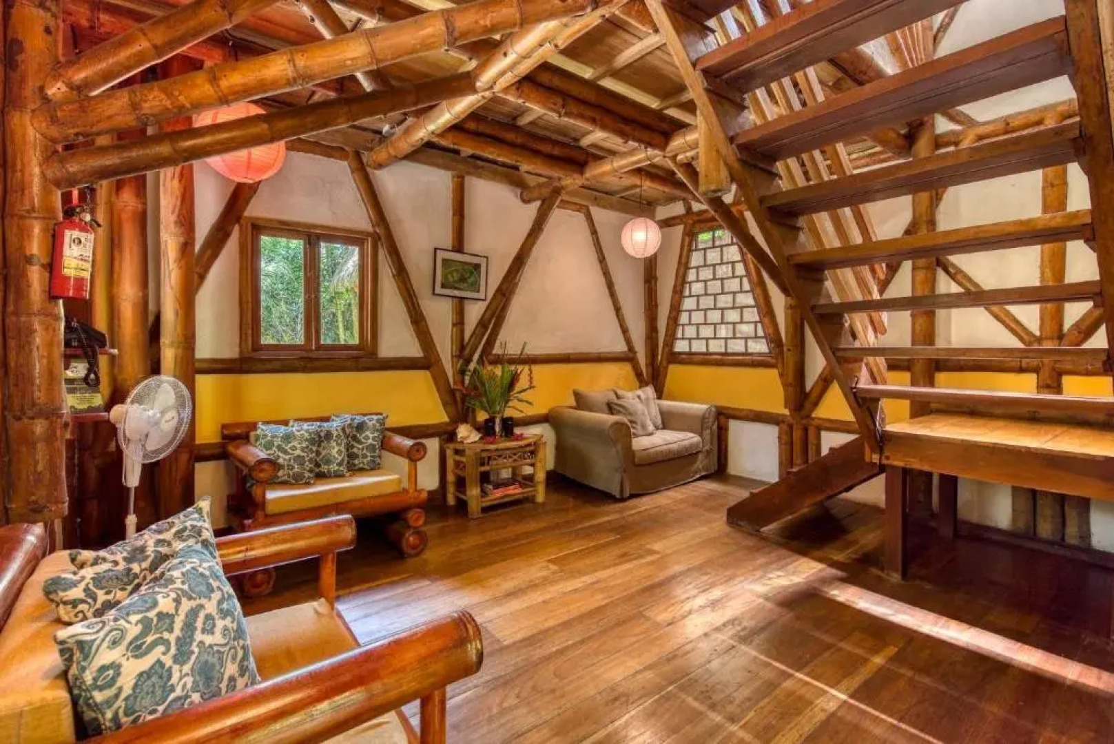 Tree House Beachfront Lodge