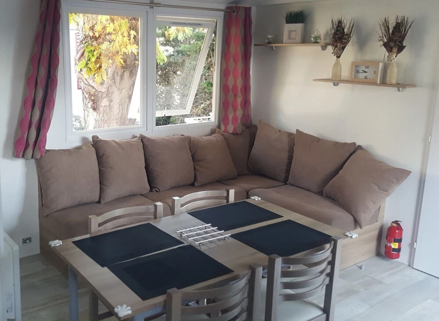 Bungalow With 3 Bedrooms in Saint-jean-de-monts, With Pool Access, Fur