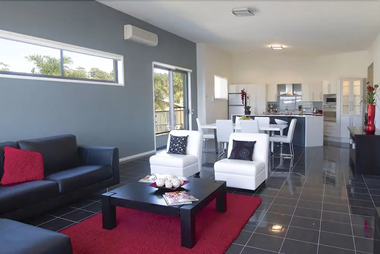 Mollymook Beachfront Executive Apartment