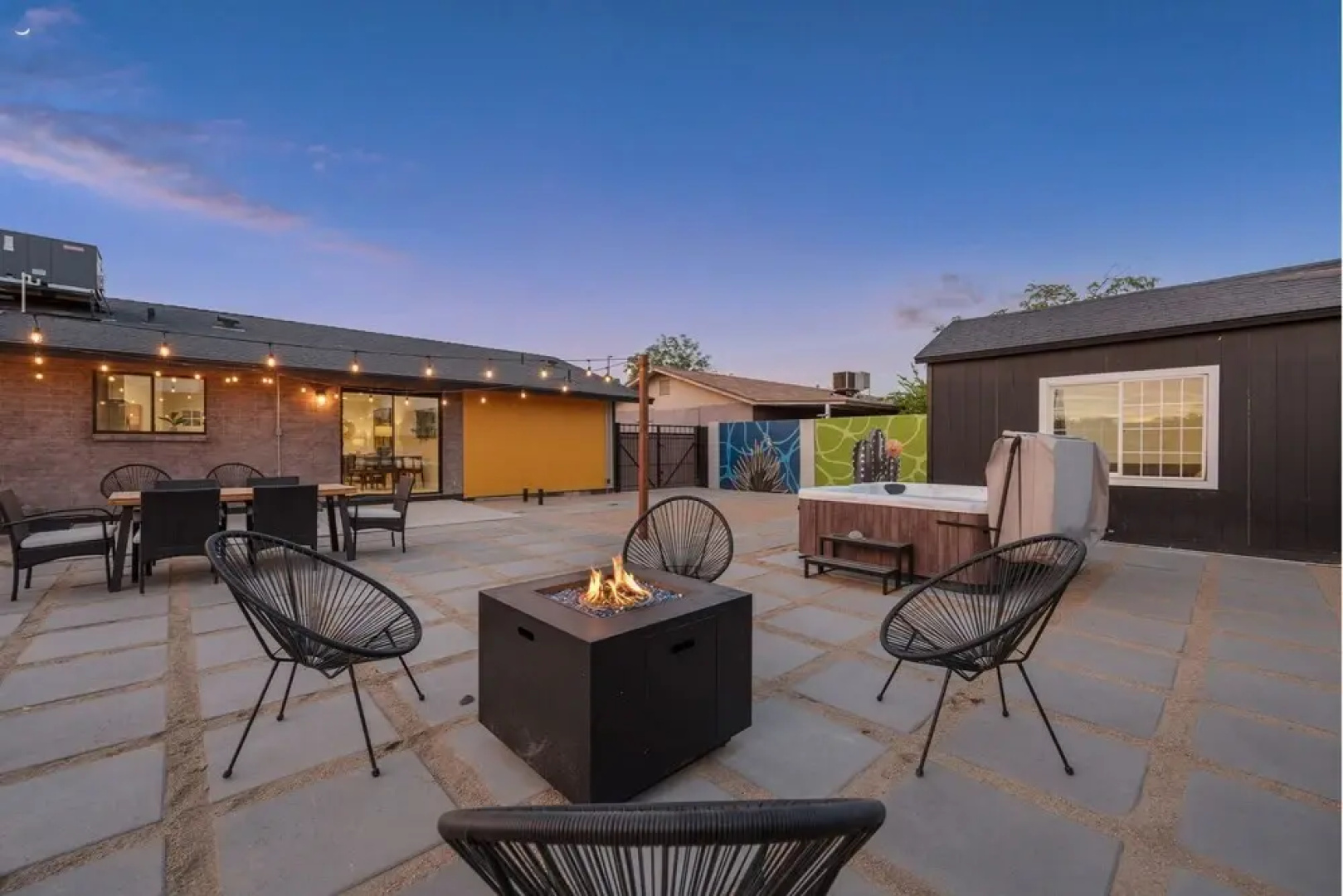 The Palms: Spacious 4-BR Retreat with Hot Tub near Gilbert by RedAwning