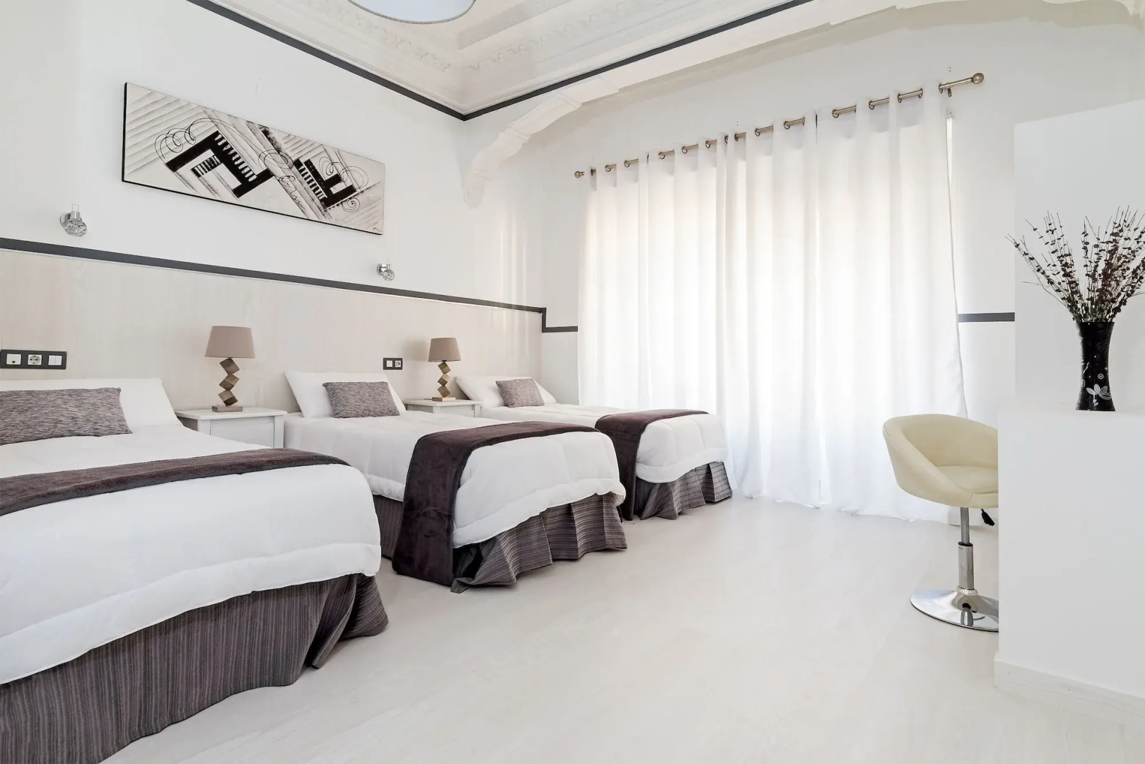 Hostal Gran Via 63 Rooms