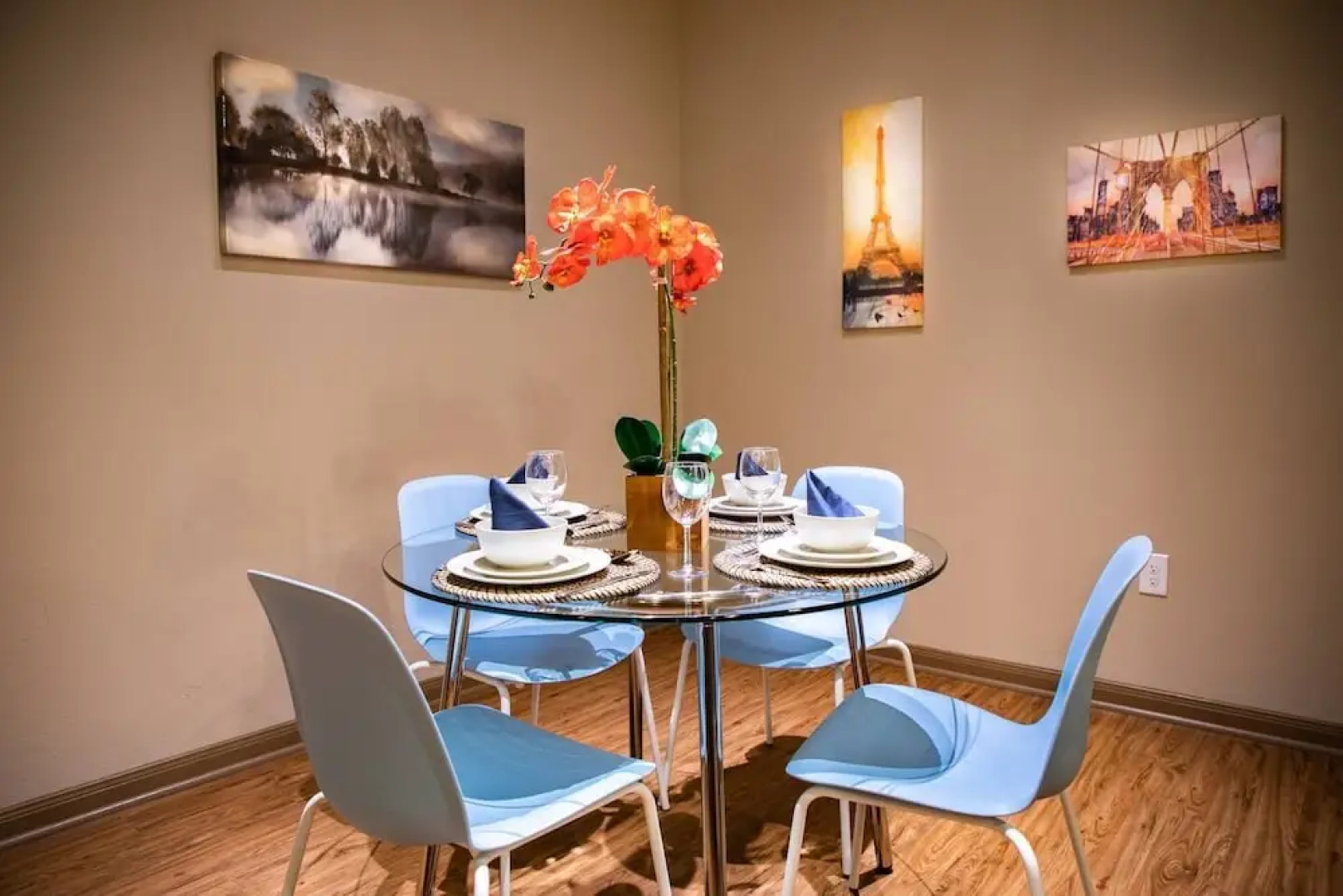 Stunning Modern Home Gated Community Pool & Gym