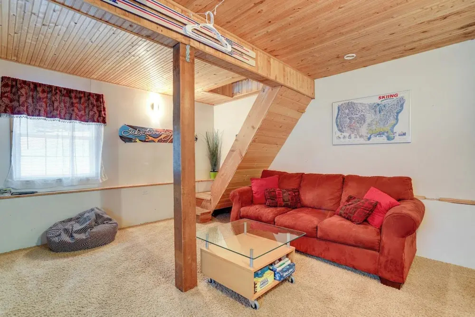 Snoqualmie Pass Cabin w/ Deck: Walk to Ski Lift