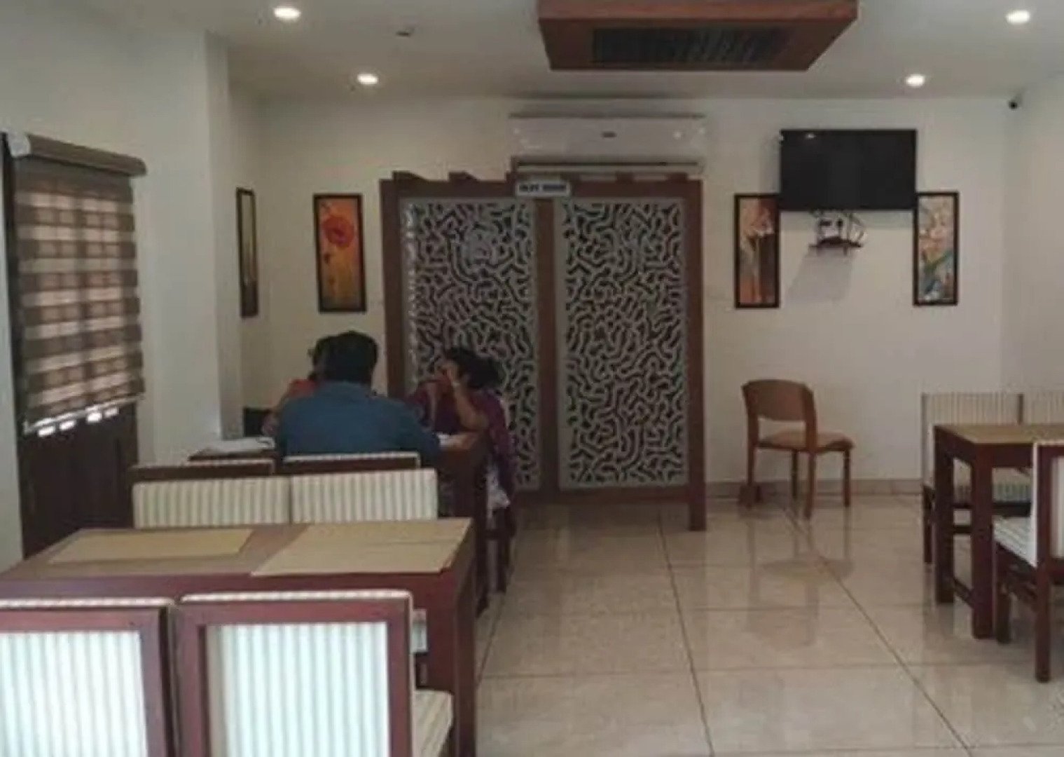 OYO 5077 Queens Hotel