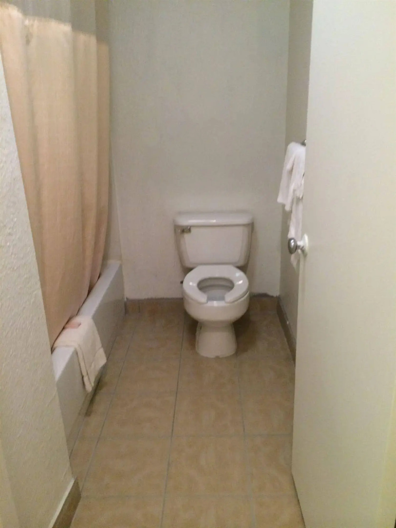 Red Carpet Inn - Opelika