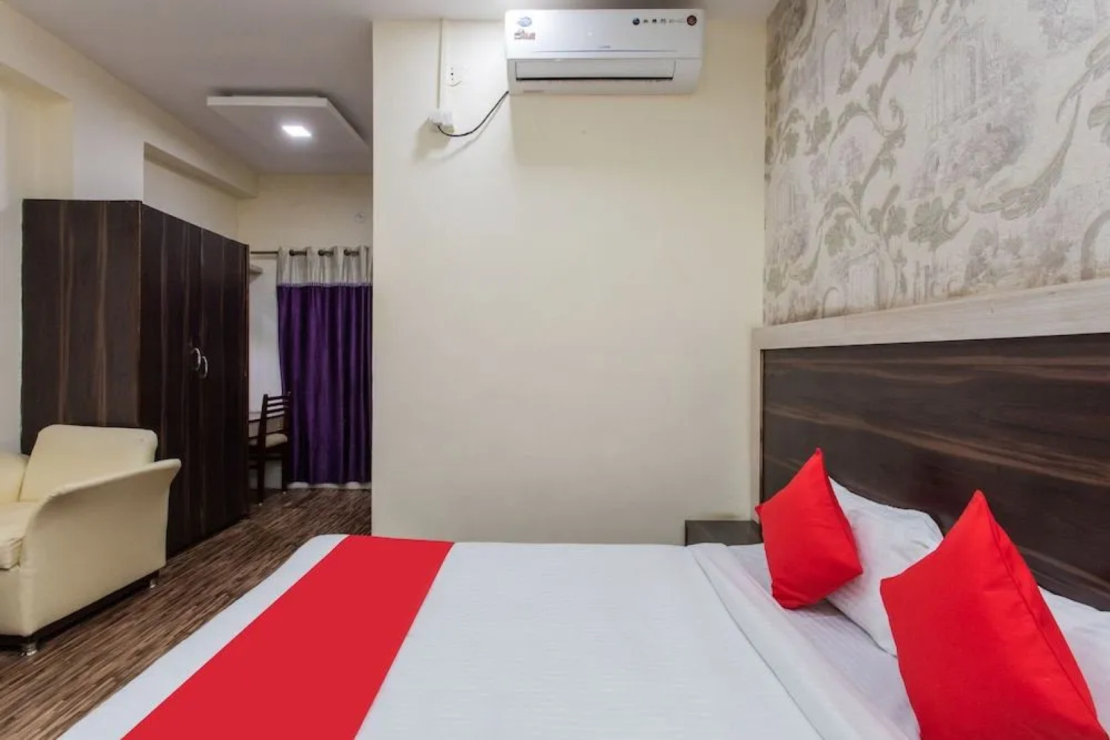 Oyo 24547 Hotel Vishwas Bar And Club Resort