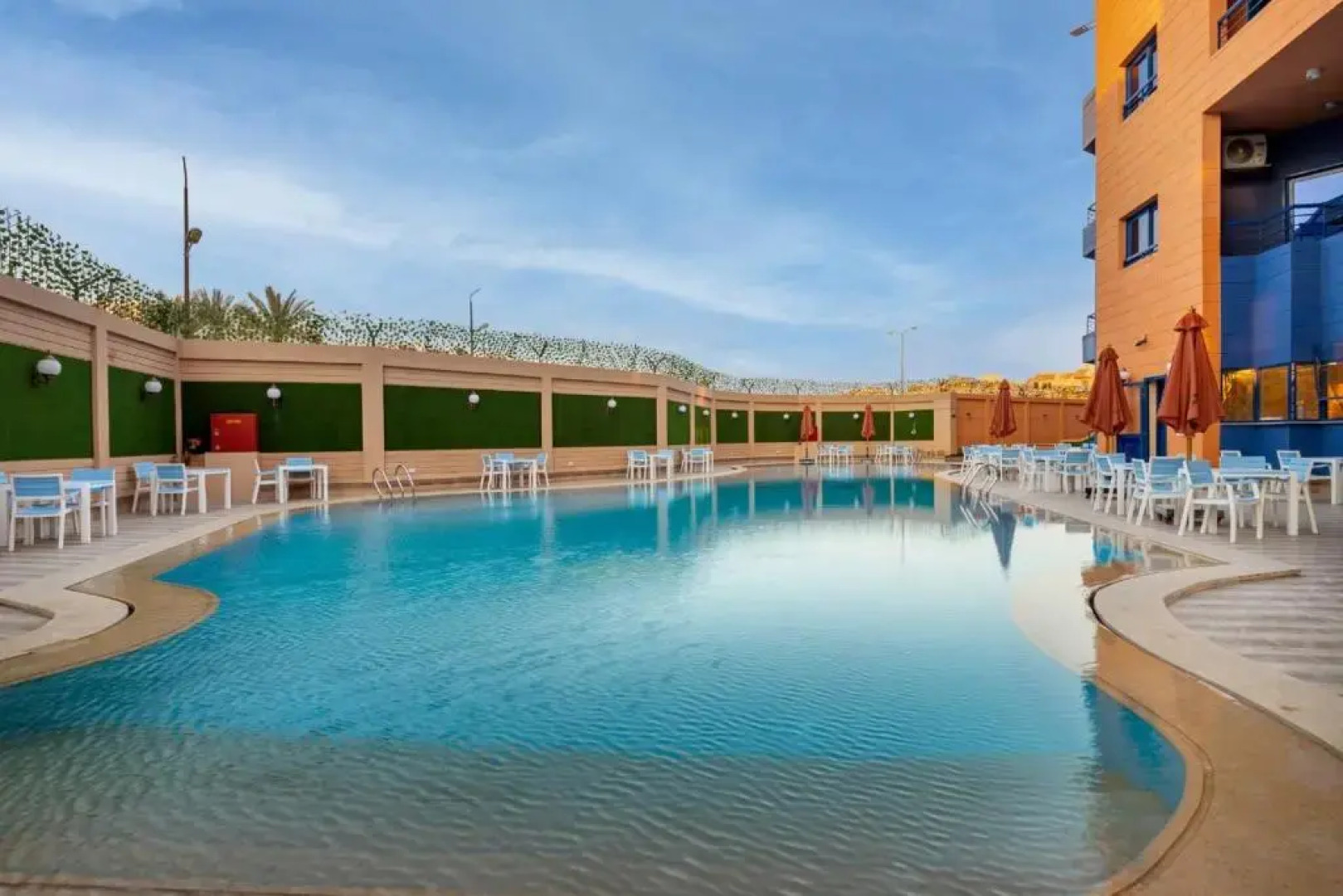 Royal Day Plaza Hotel