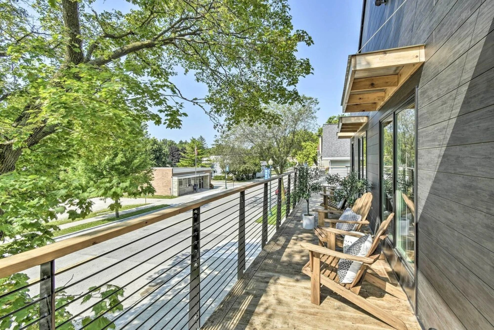 Elkhart Lake Townhome, Mins to Road America!