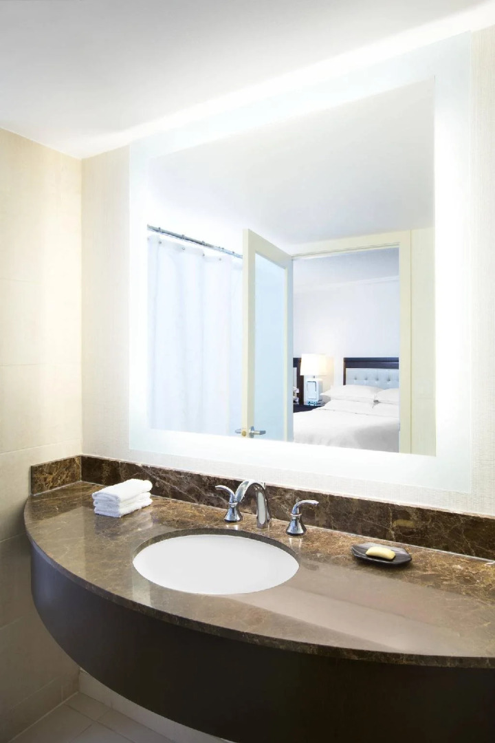 Sheraton Vancouver Wall Centre