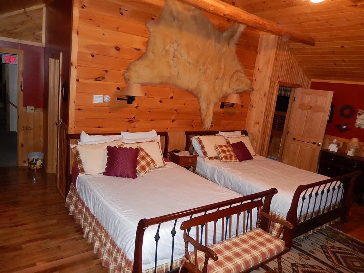 Kiwassa Lake Bed & Breakfast