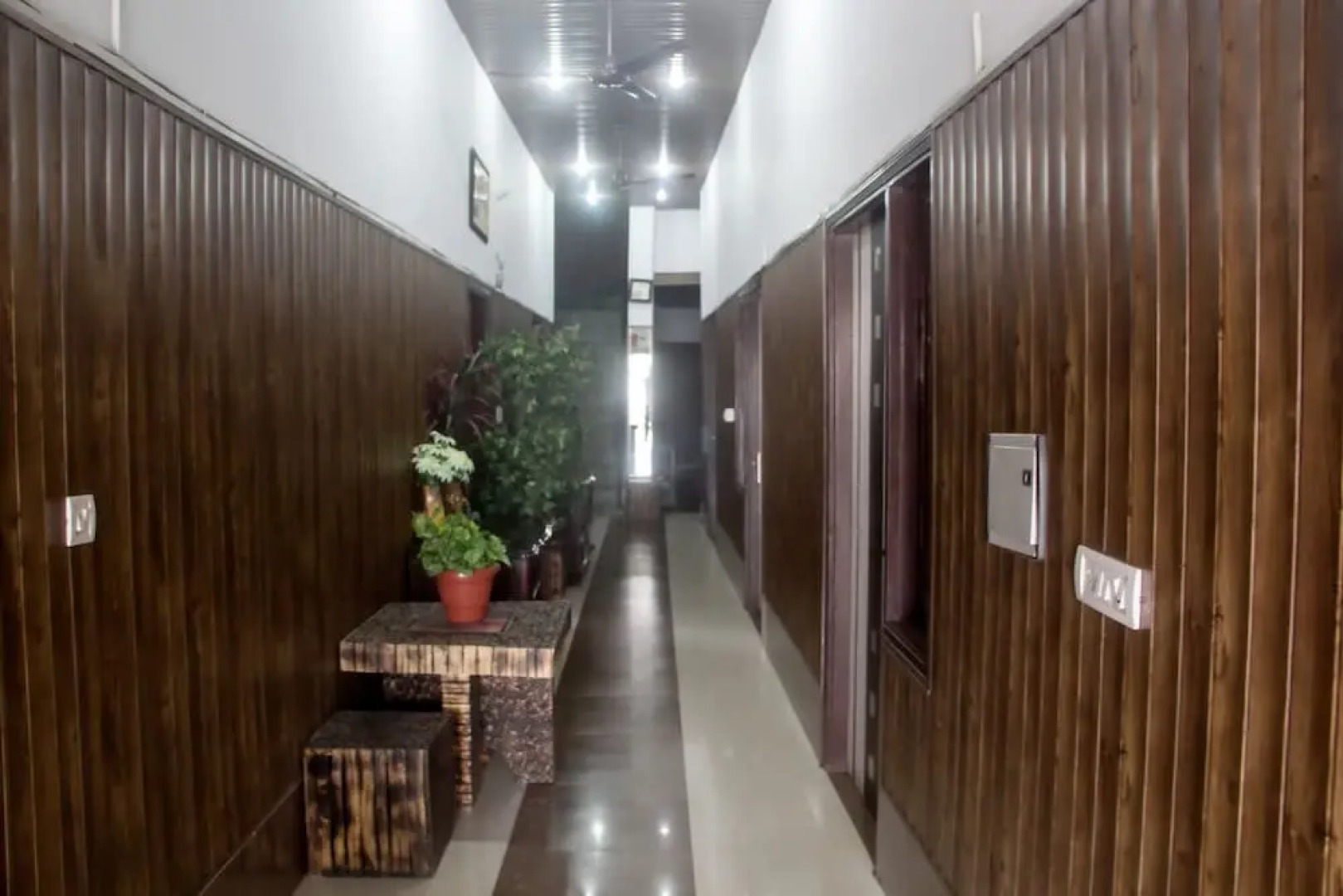Hotel Golden Woods by OYO Rooms