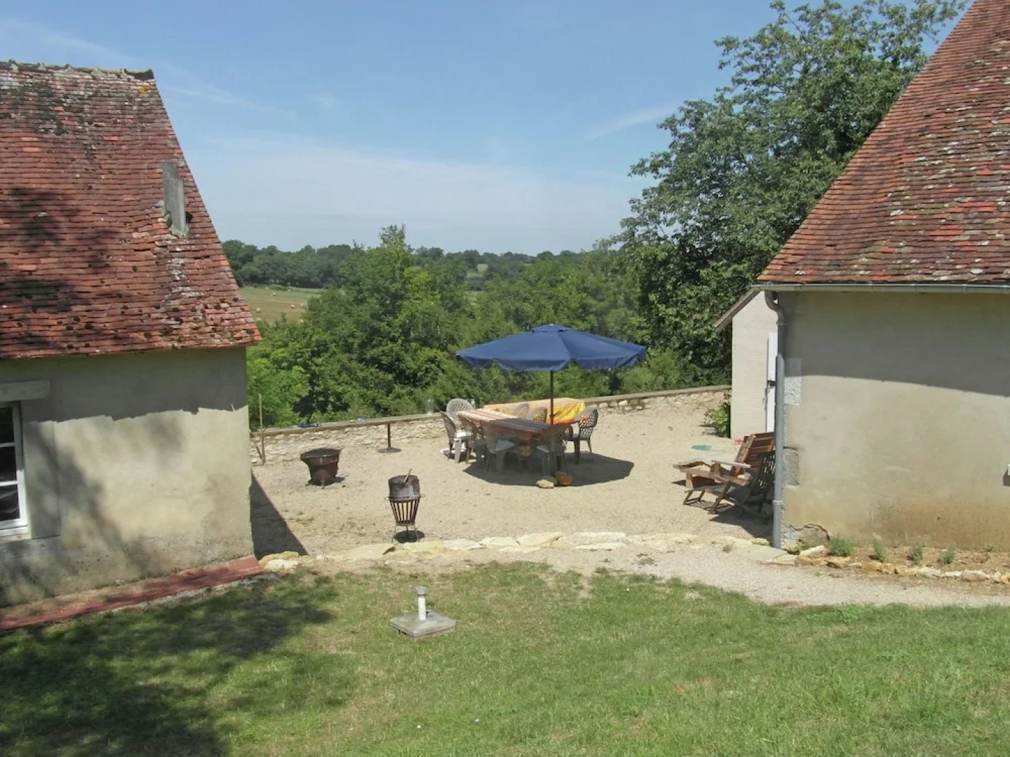 Charming and Private Castle on Four Hectares, With River, sun Terrace and Views