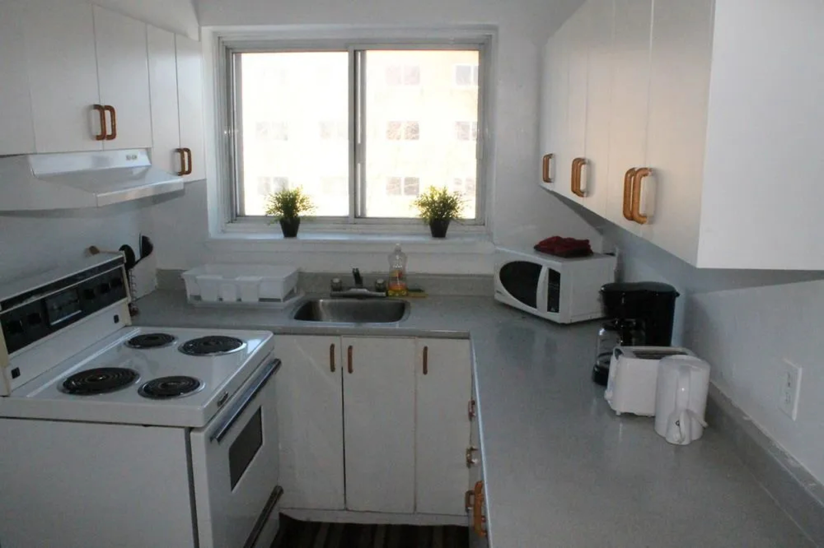 Adib Apartments - 630 Cummings Ave, Unit 11
