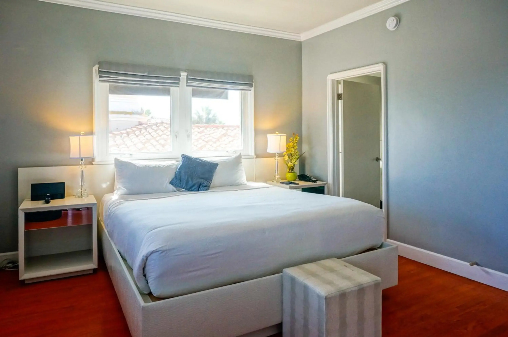 Balboa Inn, On the Beach