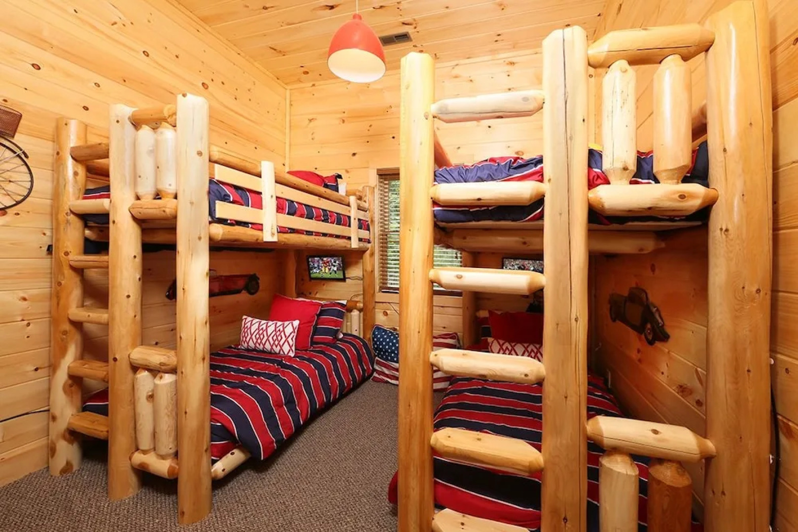 Picture Perfect 7 Br cabin by RedAwning