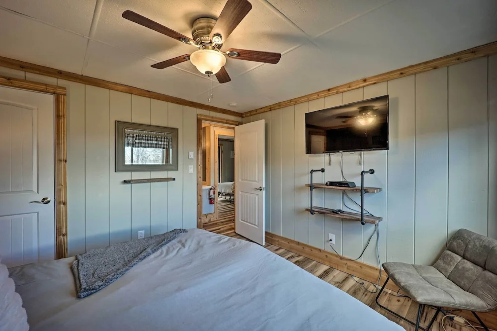 1 Mi to Skiing: Beech Mountain Condo w/ Fireplace!