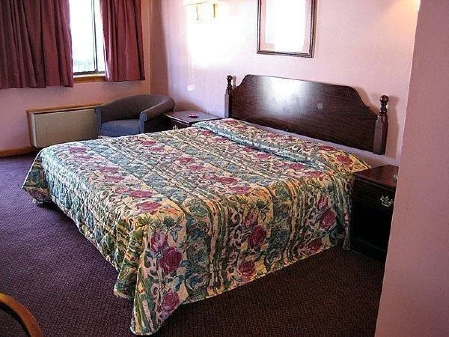 Colonial Inn & Suites