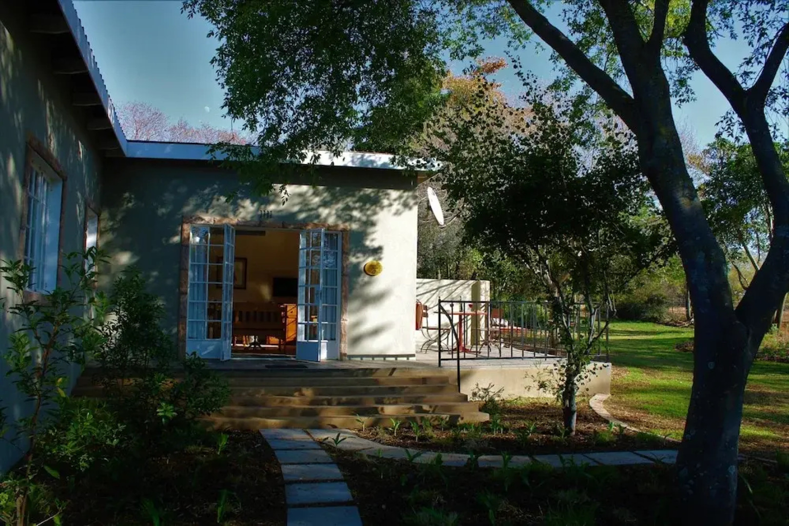 Wild Olive Cottage for 2 People in Wonderful Garden!