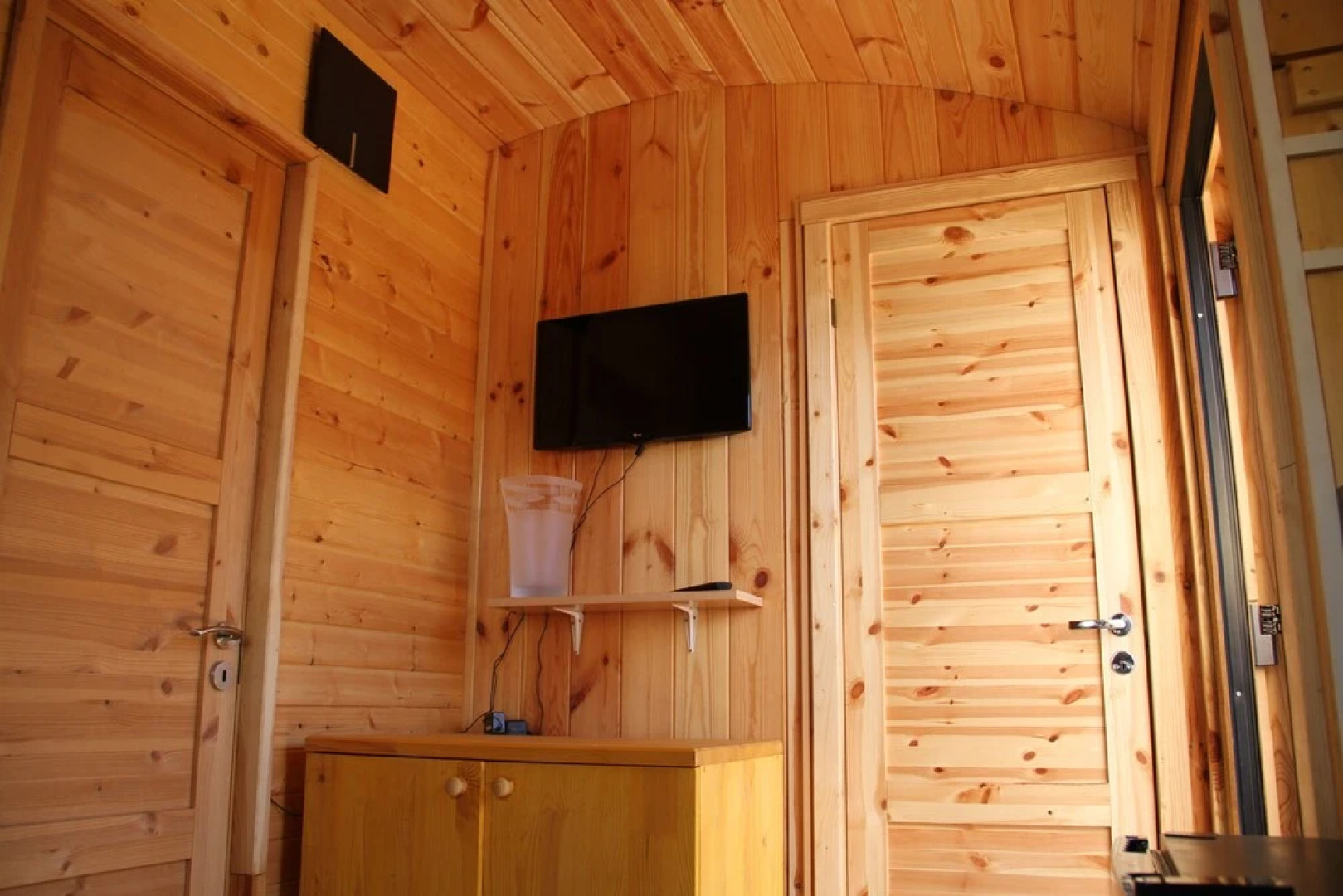 Eco-wooden Houses Camping Montaña Roja