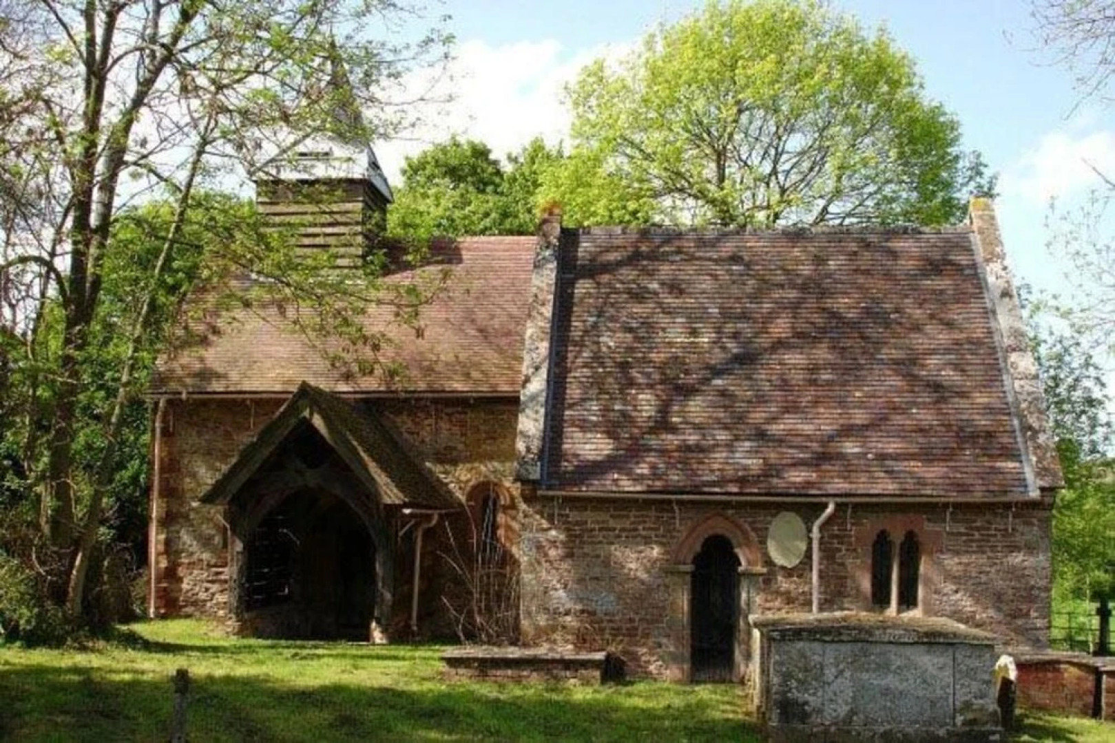 Beautifully converted 19th century coach house with stunning ground fl