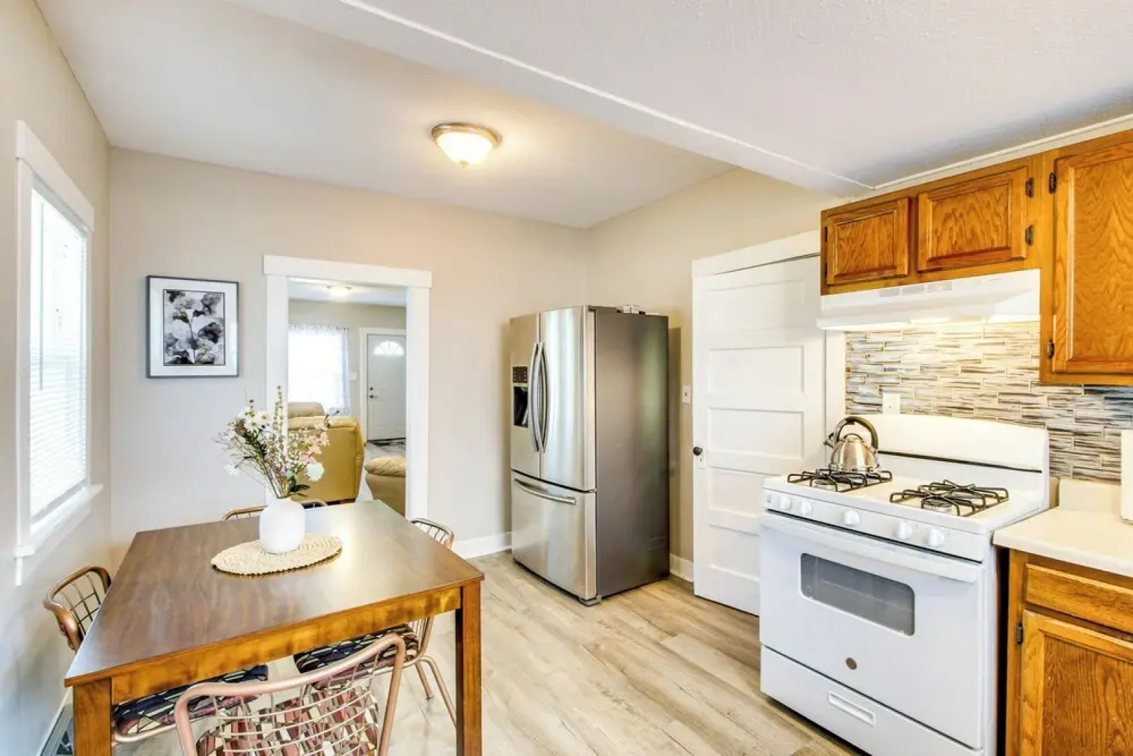 1 Mi to K-state Campus: Central Manhattan Home