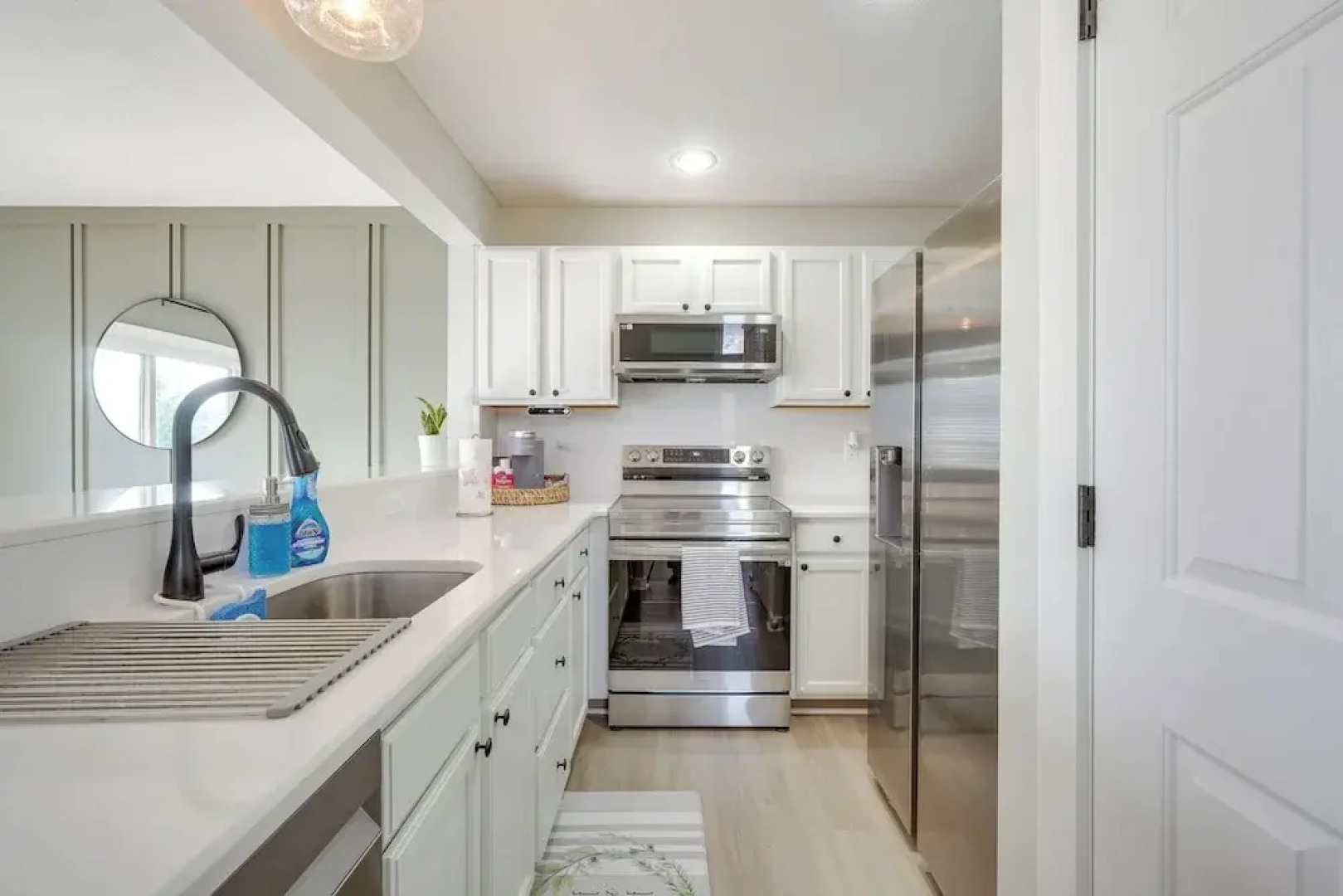 1 Mi to Waterpark: Mtn-view Poconos Hideaway!