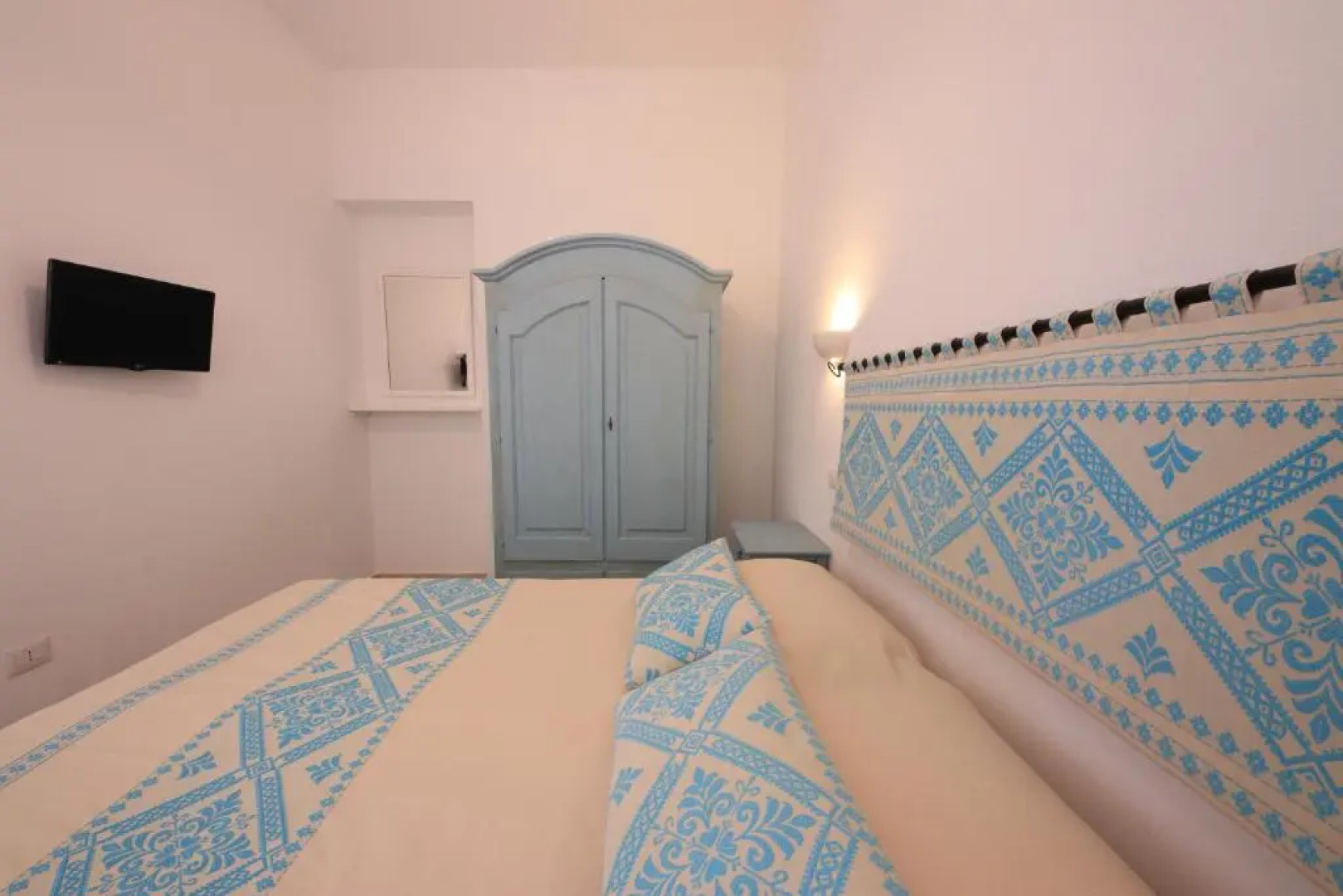 ### Appartamenti sulla SPIAGGIA al POETTO ###