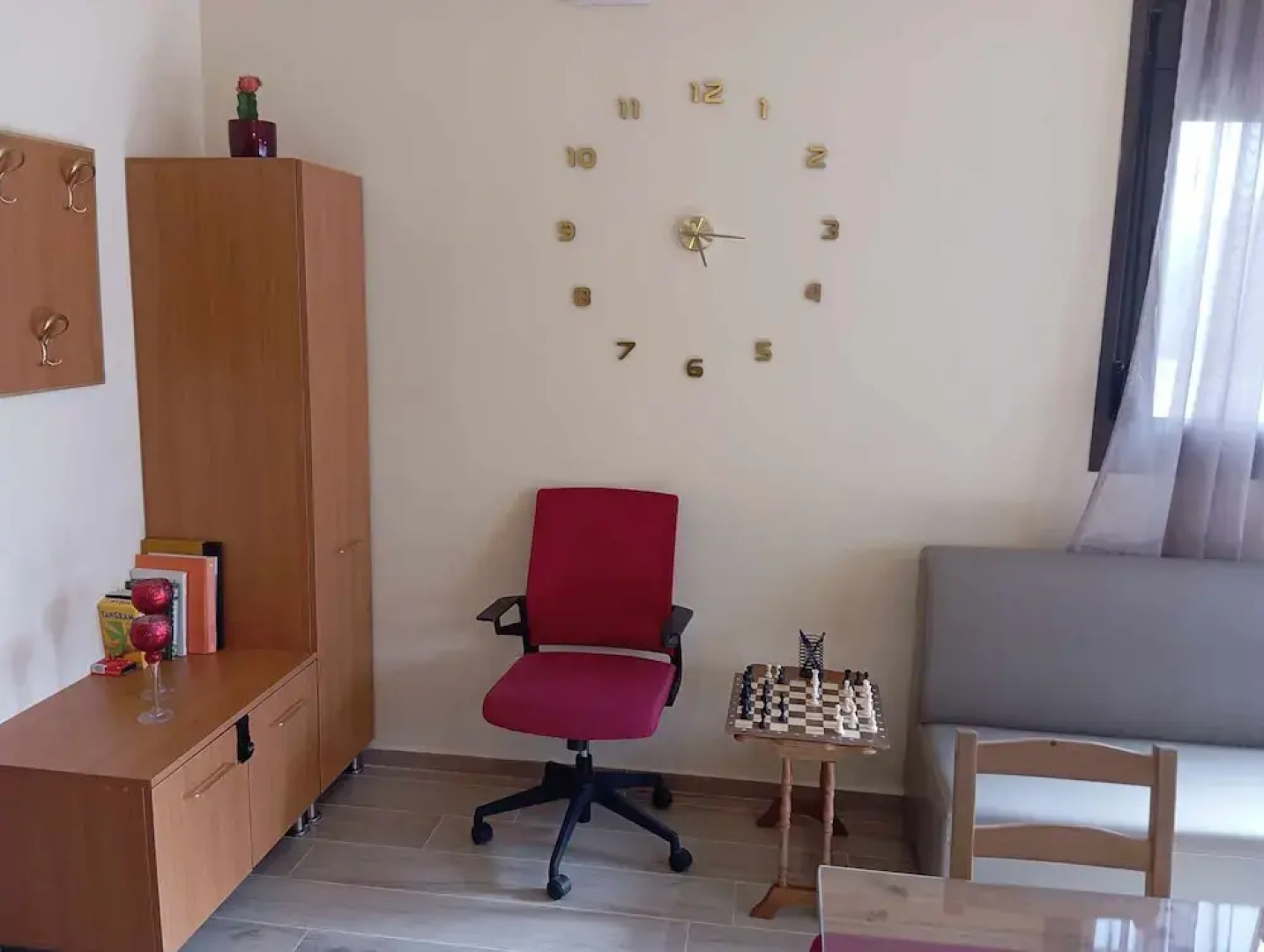 Casa Terra is Near Hillside Area Airport Beach