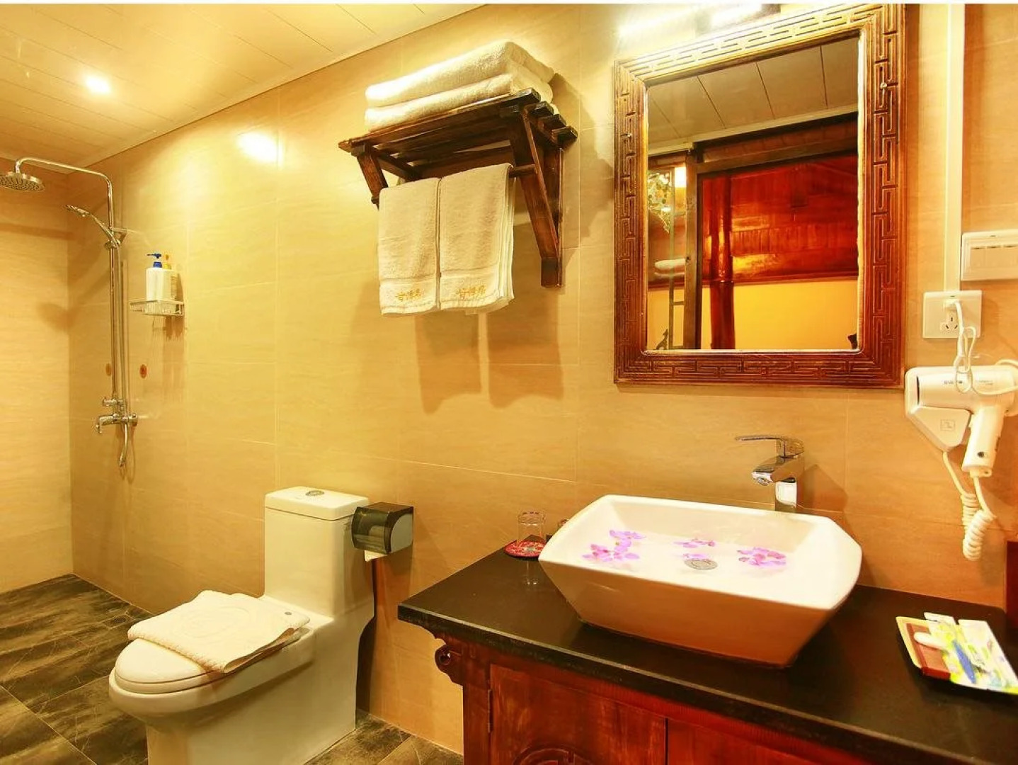 Lijiang Three Wells Inn