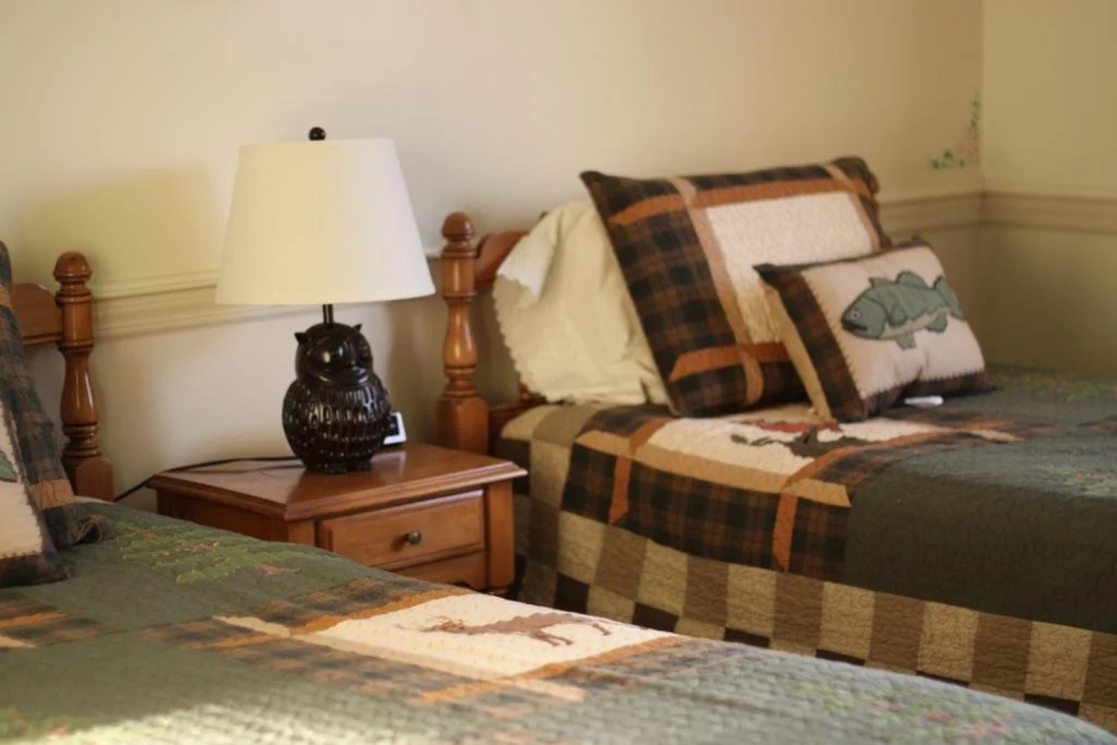 Edgewater Inn & Riverside Grill