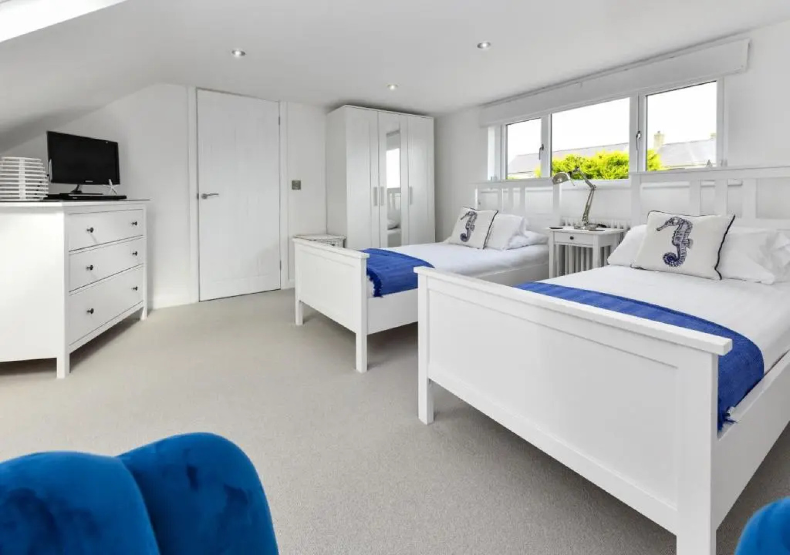 Bryn Rhosyn, 10 Cae Du