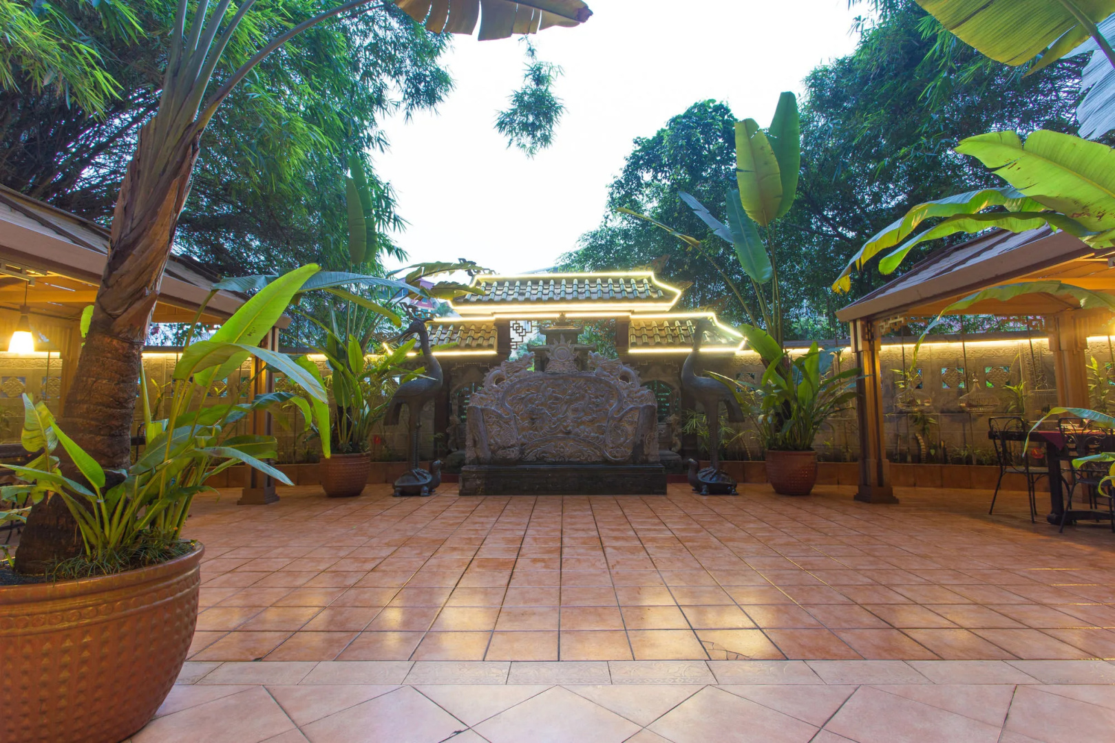 Dragon Hotel