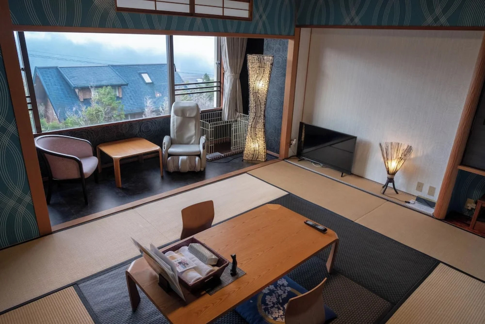 Hakone Gora Guam Dog