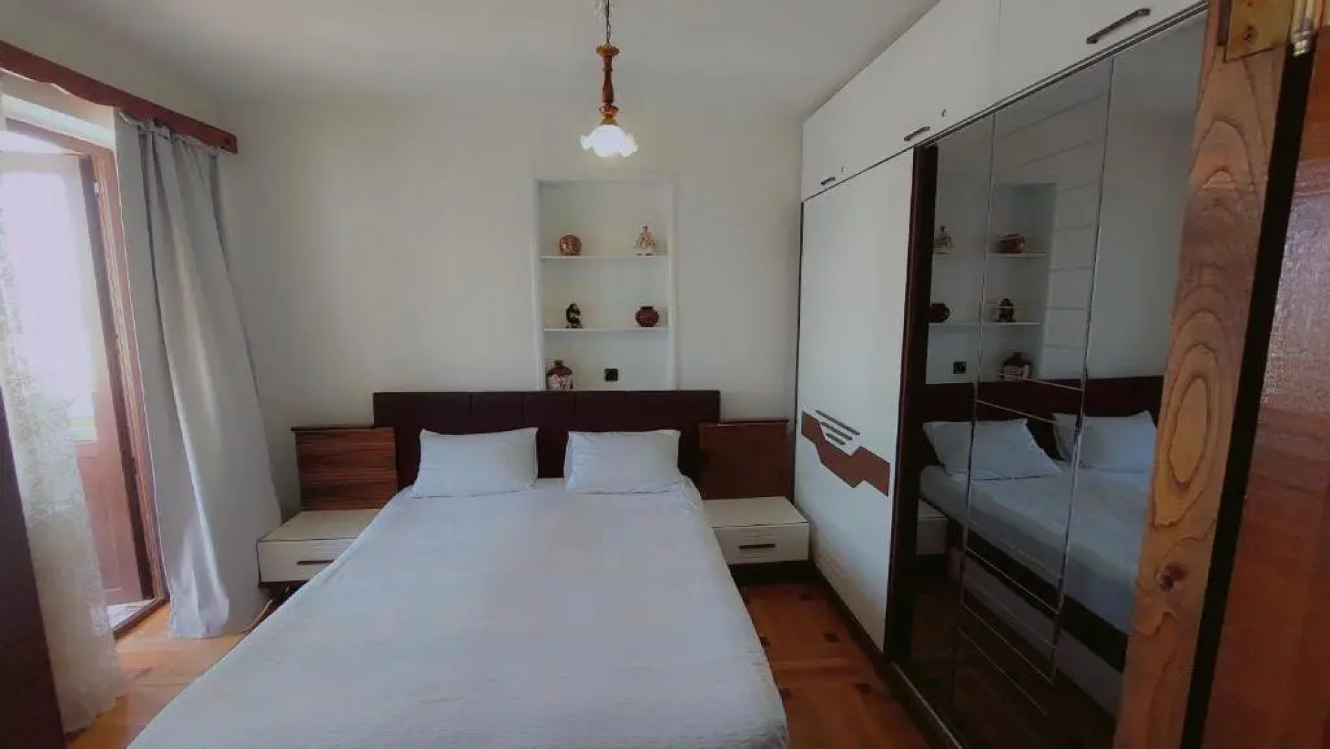 On Khimshiashvili Apartment