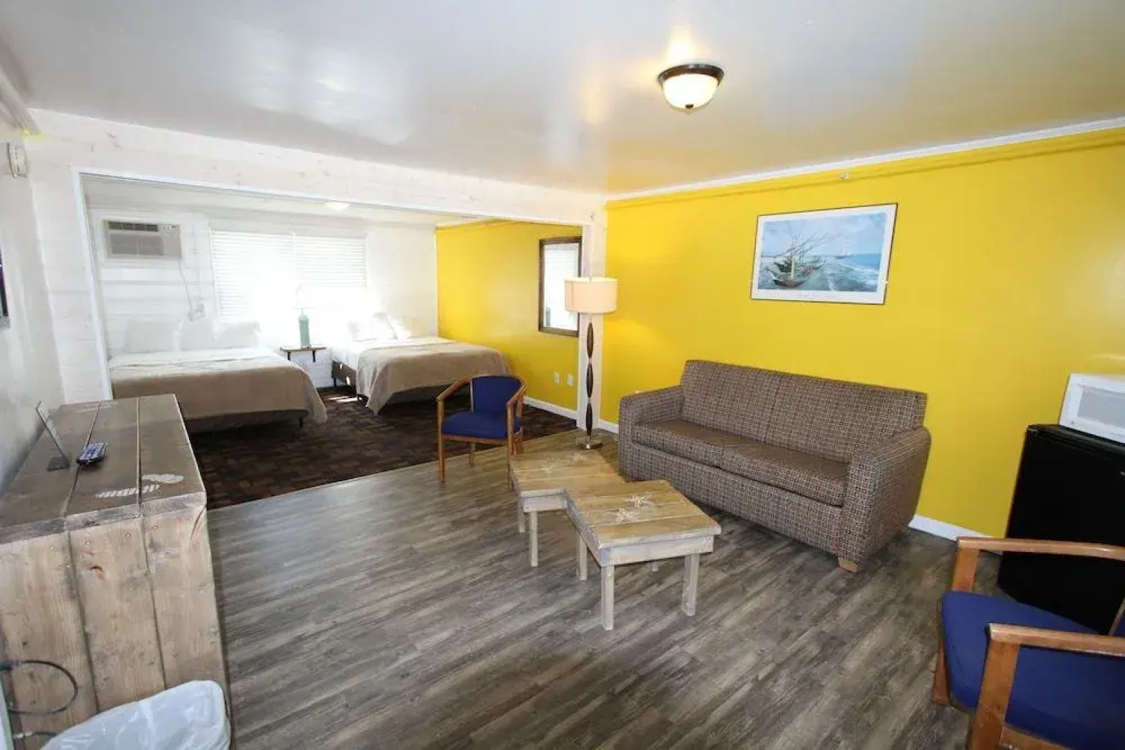Blue Wave Inn