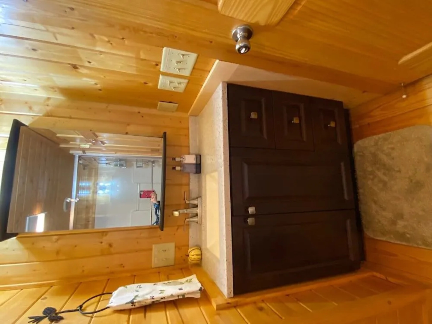 Southern Oak 2 Bedroom Cabin by Redawning