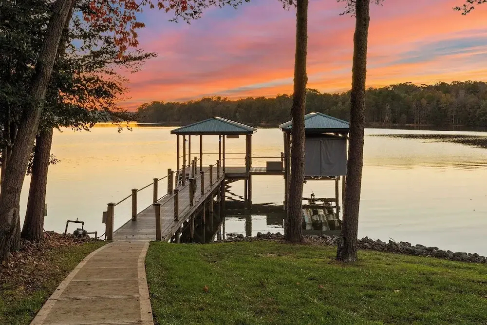 Sunset Pointe by Avantstay Waterfront, Beach, Fire Pit Sleeps 14 5bdr 4BA
