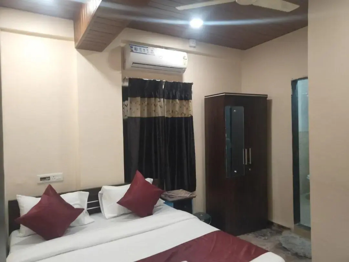 Hotel Galaxy Inn by OYO Rooms