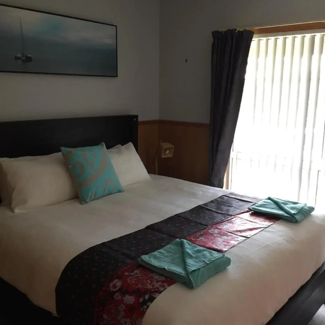 ‘Rose Cottage’ sisters beach accommodation