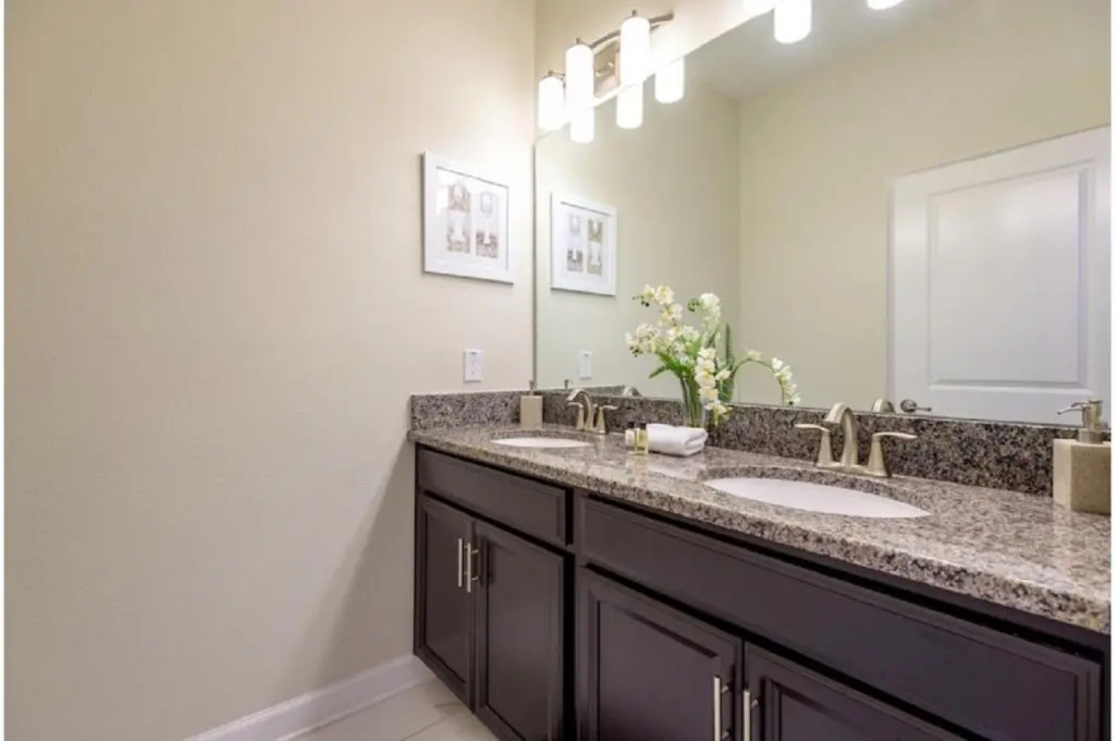 Four-Bedroom Townhome Davenport