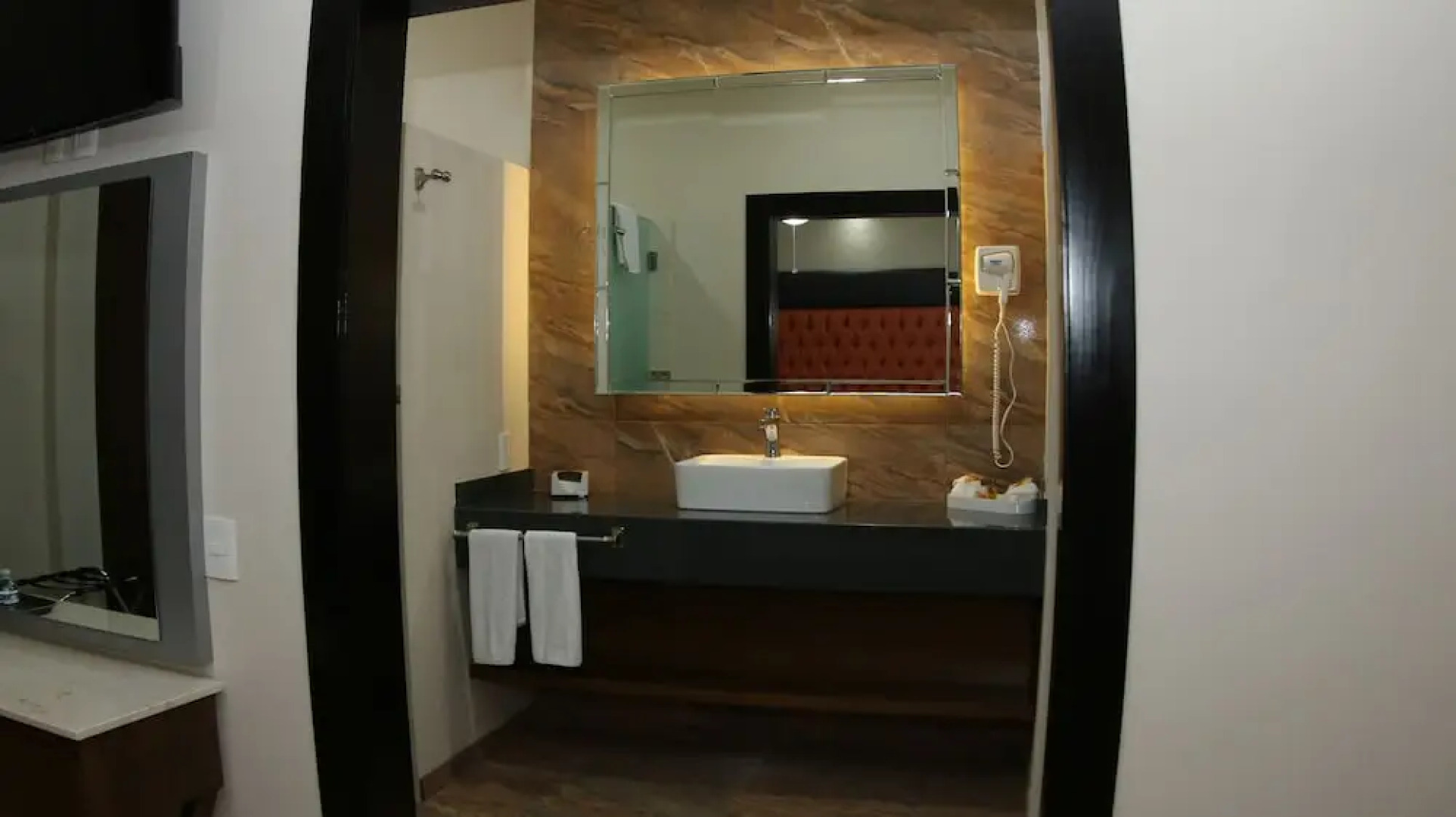 Centriplaza Hotel Suite & Spa
