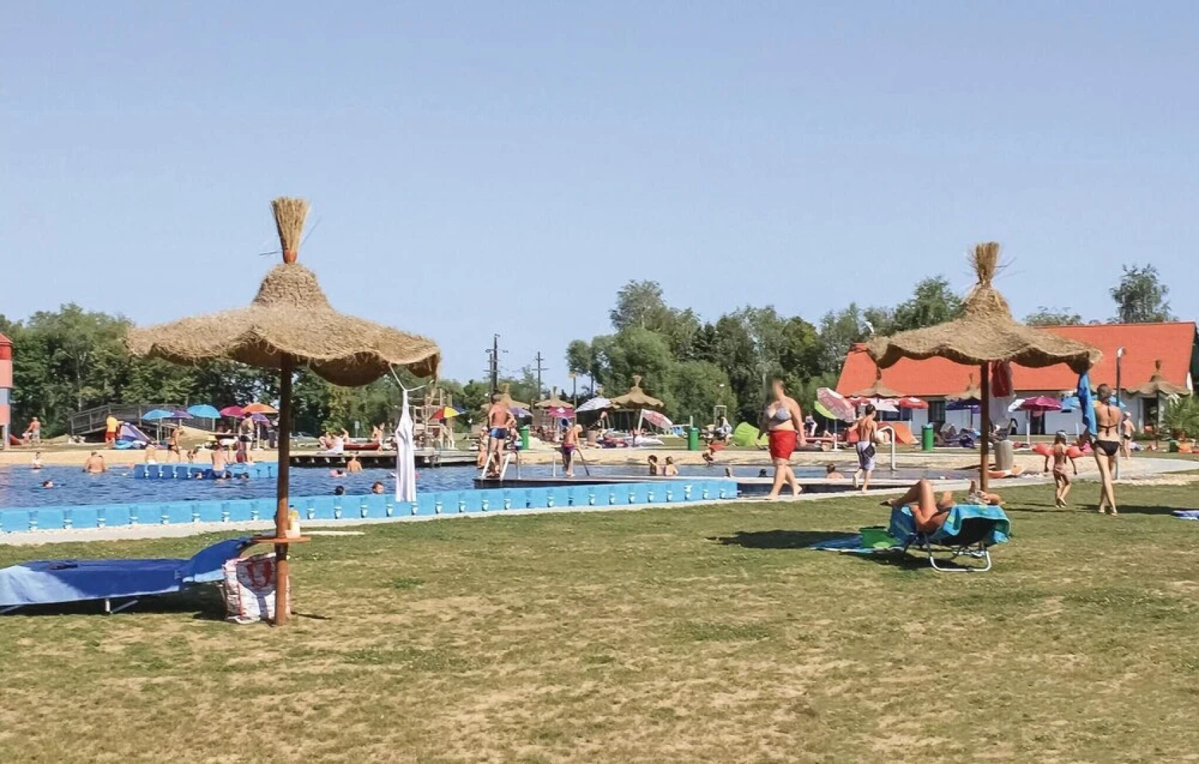 Stunning Home in Gaas With 2 Bedrooms