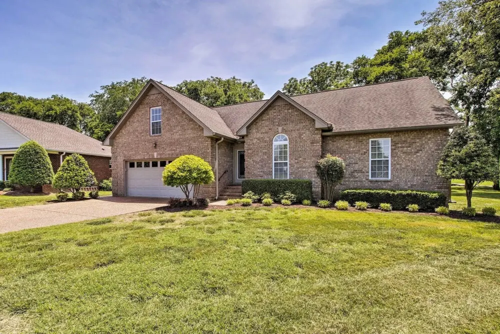 Gallatin House on Long Hollow Golf Course!