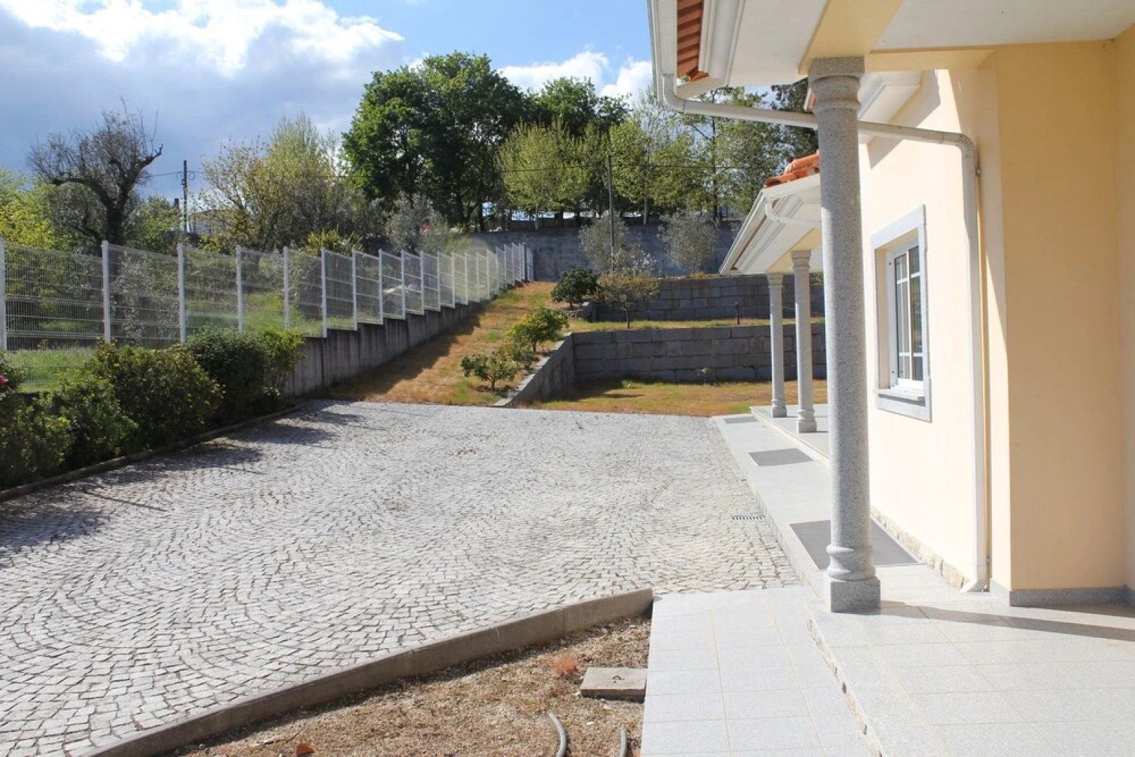 3 Bedroom House in Viseu, With Wonderful Mountain View and Garden 60 k