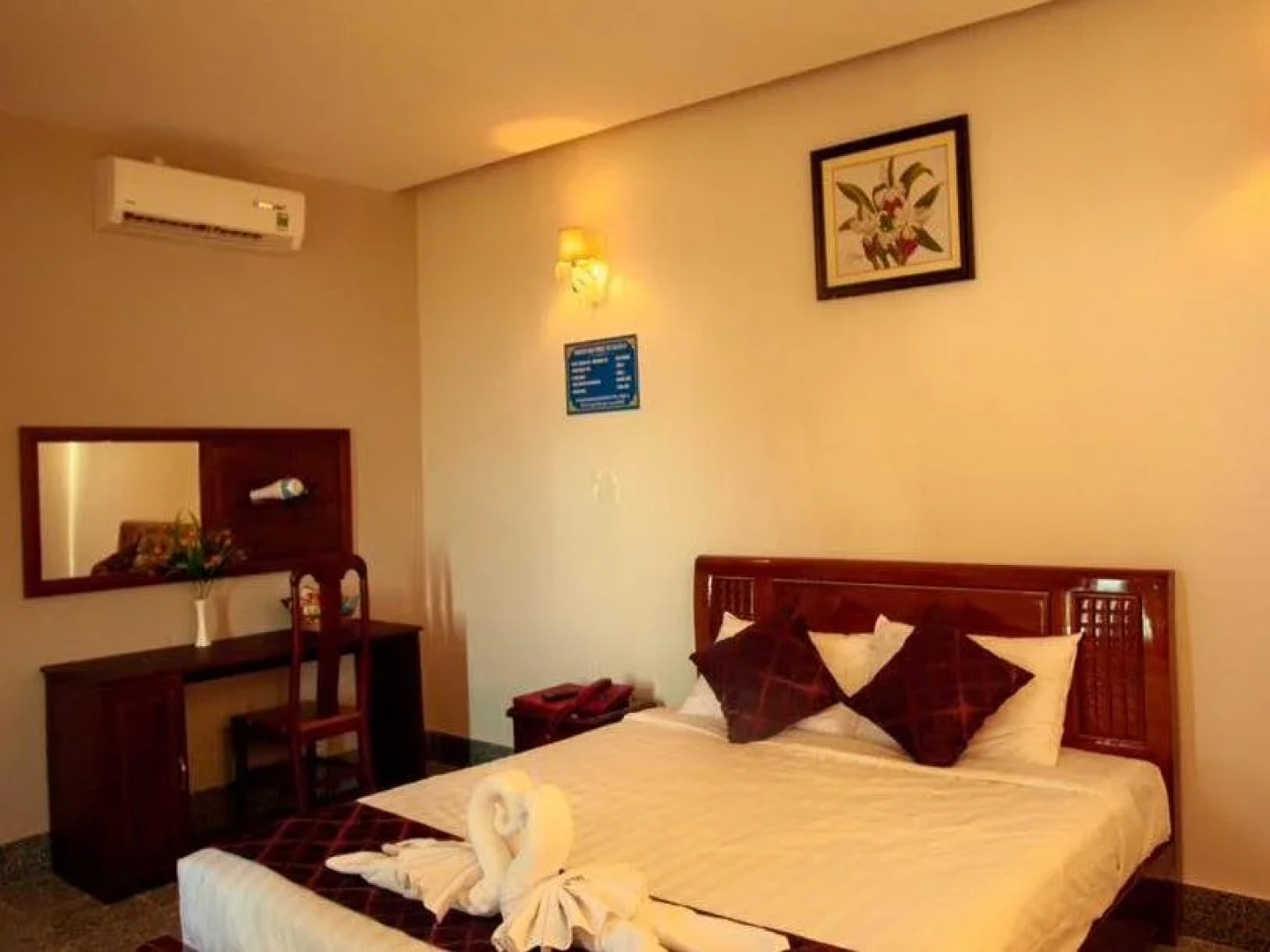 Hoang Vu Bien Ho Hotel