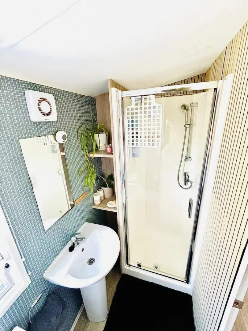 Cozy Newquay Lodge With Private Hot Tub,